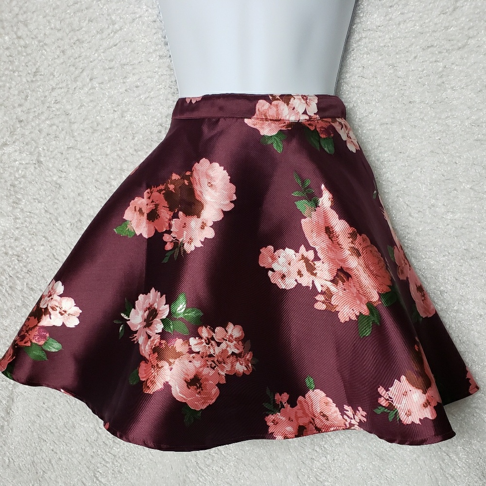 SALE!! Skirt - Picture 6 of 6